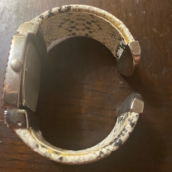 CHICO'S SILVER TONE
CUFF/BANGLE STYLE ladies watch - Picture 3 of 11